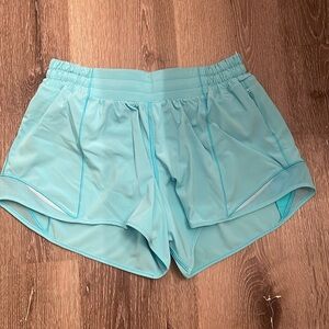 Lululemon high rise hotty hot shorts 4”
